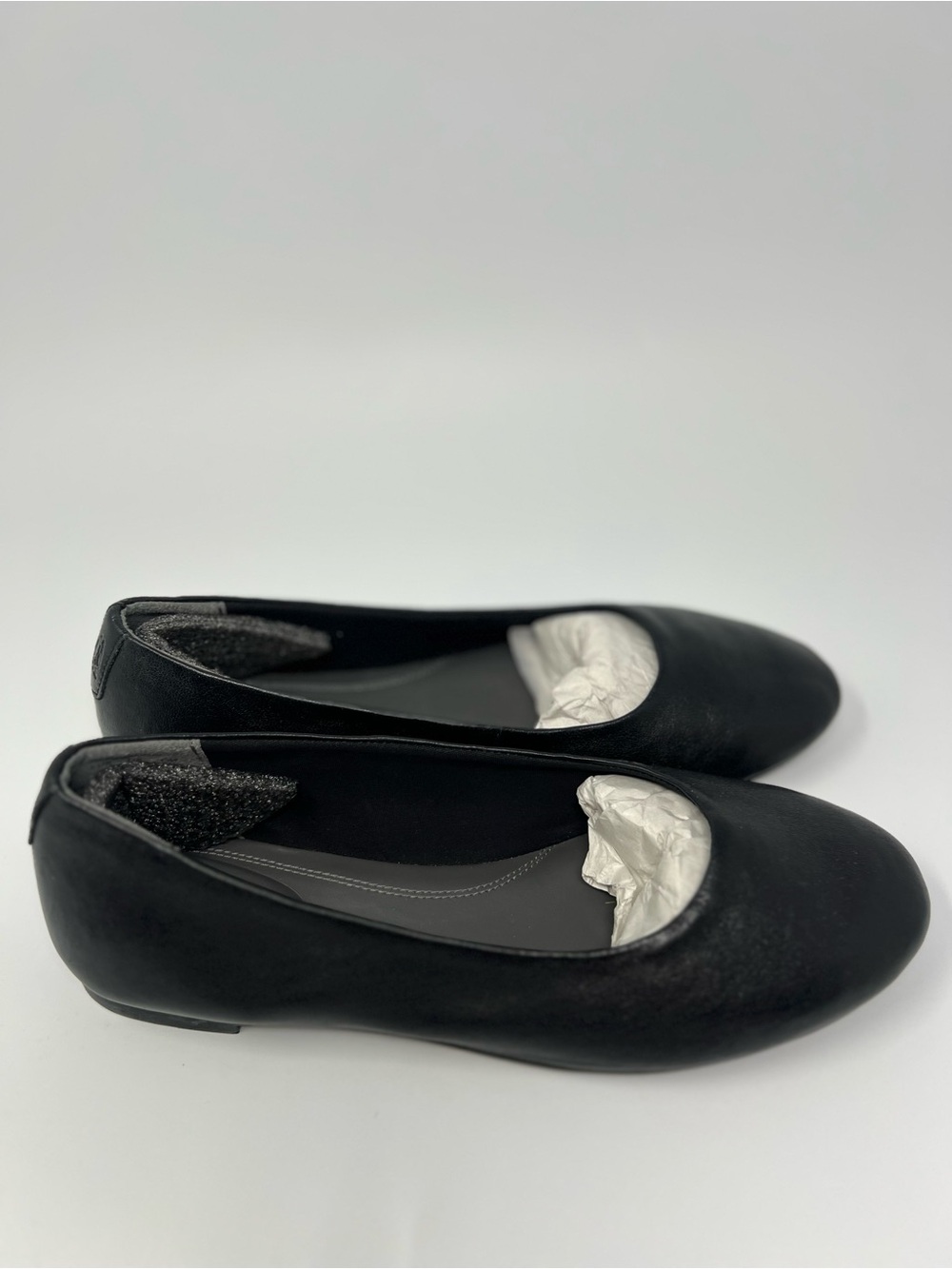 Hush Puppies Leather Flats NEW!
Size 7 Wide